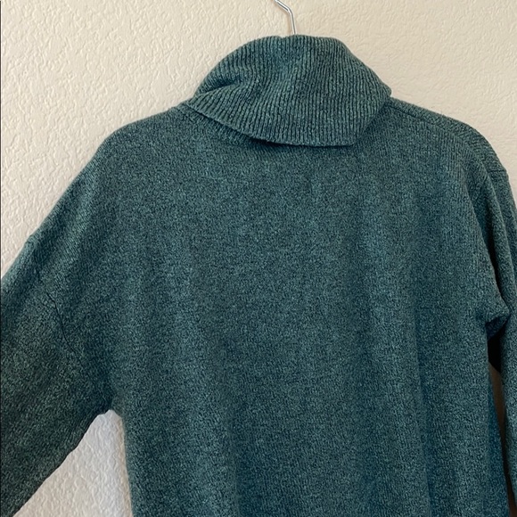 Green turtle neck sweater - Picture 4 of 4